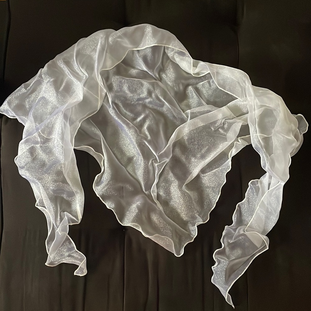 White eradehtaint y2k shawl